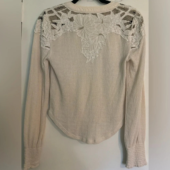 Free People Easy‎ Breezy Long Sleeve Henley Floral Shoulder Back Embroidered - Picture 4 of 7